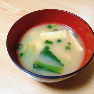小松菜と油揚げと小ねぎの味噌汁